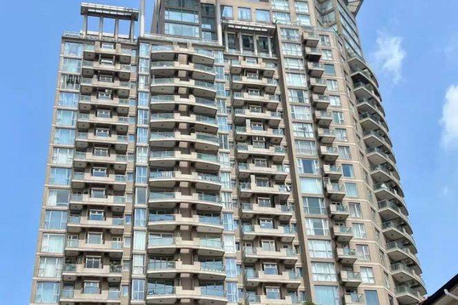 High-Floor 4BR Apartment in Old Xuhui (L1/L7)