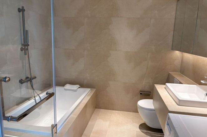 High-Floor Spacious 1BR Apartment near Shangcheng Rd Metro