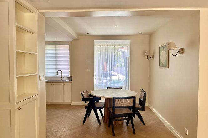 Spacious 2BR Apartment near Lianhua Rd Metro with Private Garden (L1)