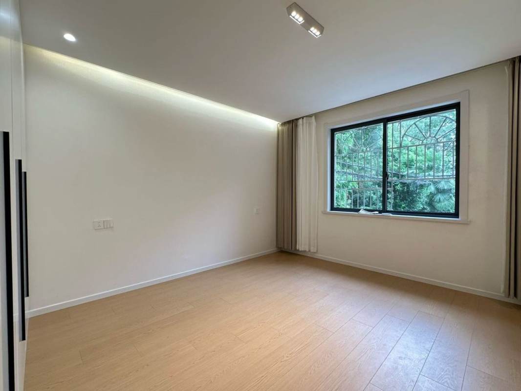 Housing image — Bedroom