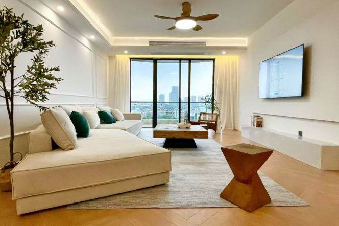 Spacious 3BR Apartment near Century Park