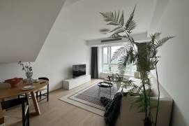 Spacious 2BR Apartment at Top Of City (L13)