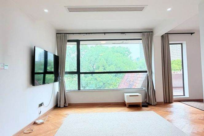 Spacious High-Ceiling 2BR Apartment in Old Xuhui with Green View