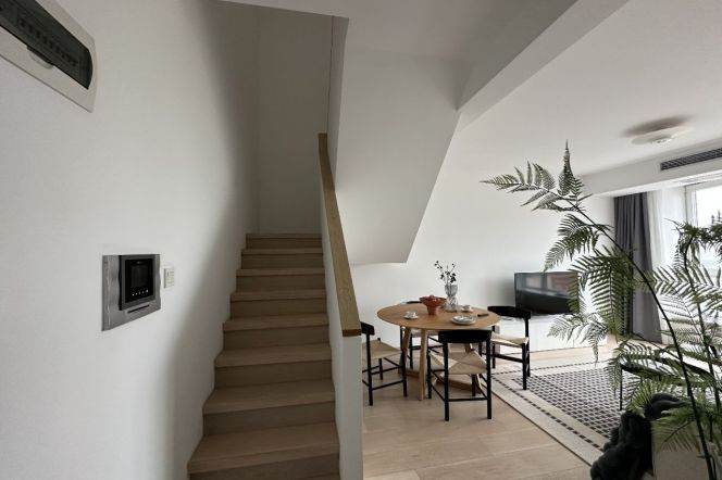Spacious 2BR Apartment at Top Of City (L13)