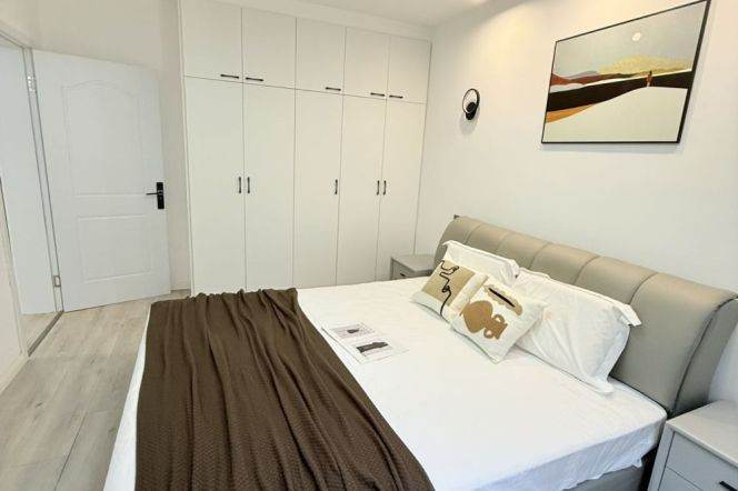 1BR Apartment near Zhongshan Park with Terrace