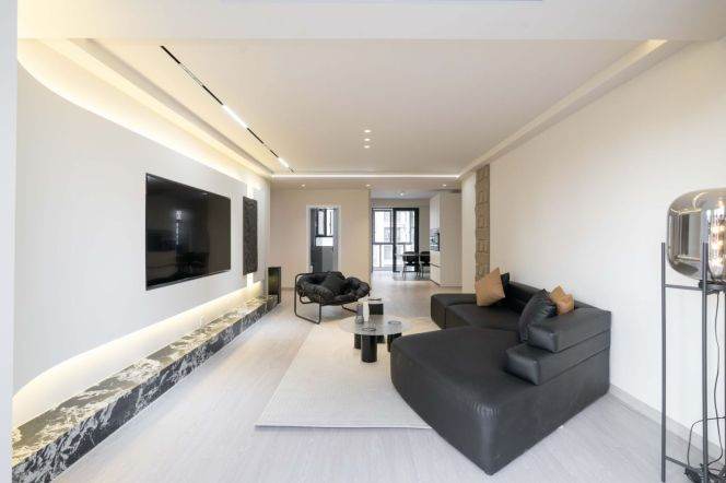 Spacious 2BR Apartment near Aiguo Rd Metro