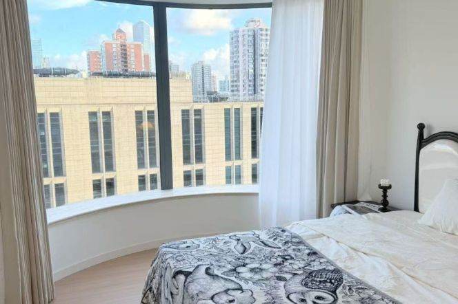 1BR Apartment in Jing'an (L7)