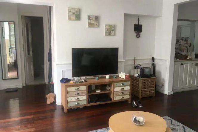 Spacious 1BR Heritage Apartment in Old Xuhui with Terrace