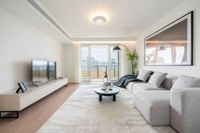 Spacious 3BR Apartment in Gubei (L15)