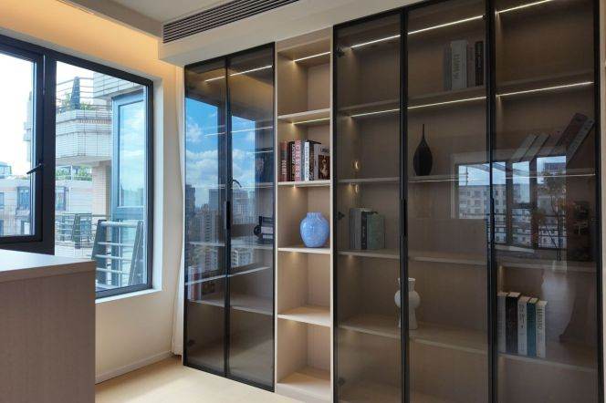 High-Floor Spacious 1BR Apartment in Xujiahui
