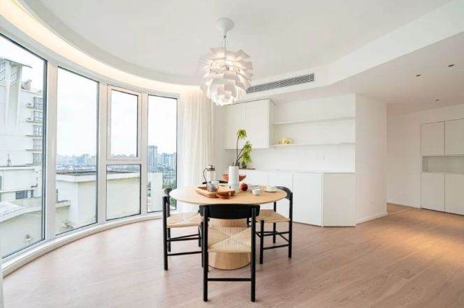 Spacious 3BR Apartment in Gubei (L15)