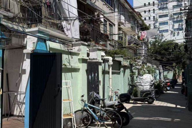 1BR Lane House in Old Xuhui with Terrace