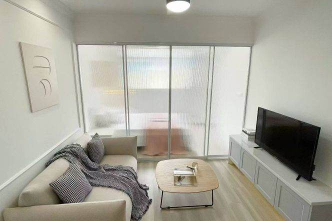 1BR Apartment near Jiangsu Rd Metro (L2/L11)