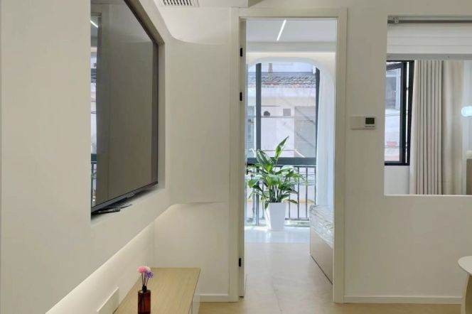 1BR Apartment in Jing'an (L7)