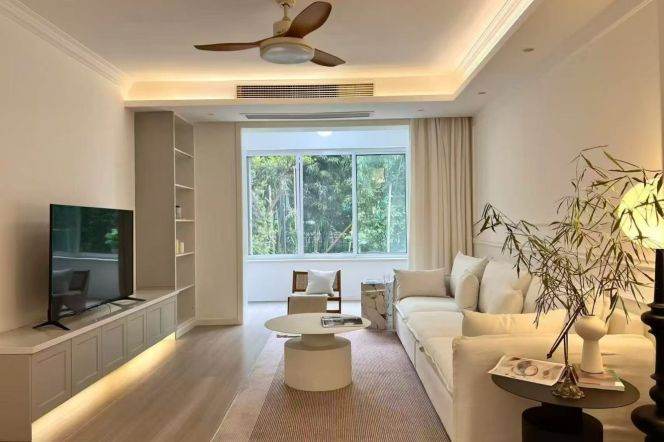 3BR Apartment in Gubei with Private Garden (L2)