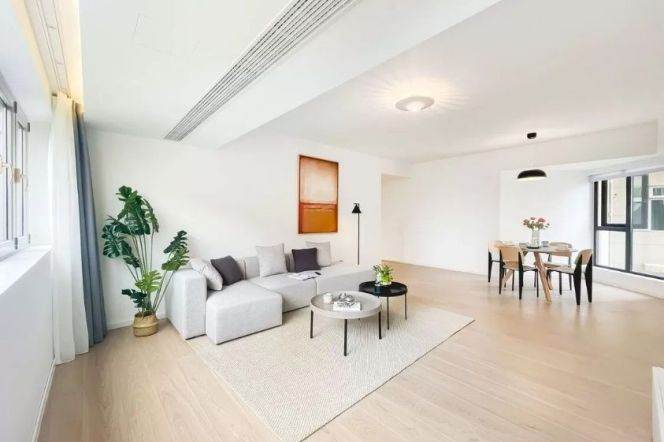 High-Floor 3BR Apartment near South Xizang Rd Metro (L4/L8)