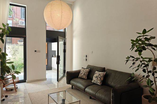High-Ceiling 3BR Villa in Jing'an with Private Garden (L2/L7/L14)