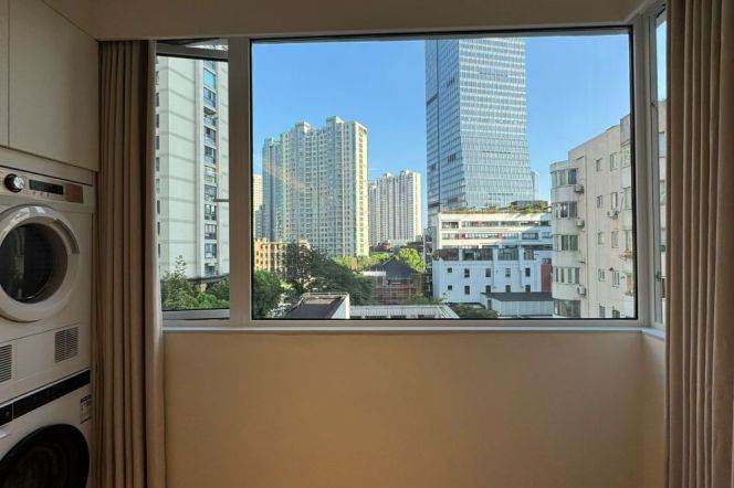 1BR Apartment in Jing'an (L7)