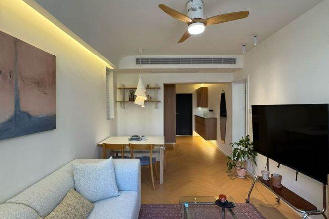 1BR Apartment in Jing'an (L7)