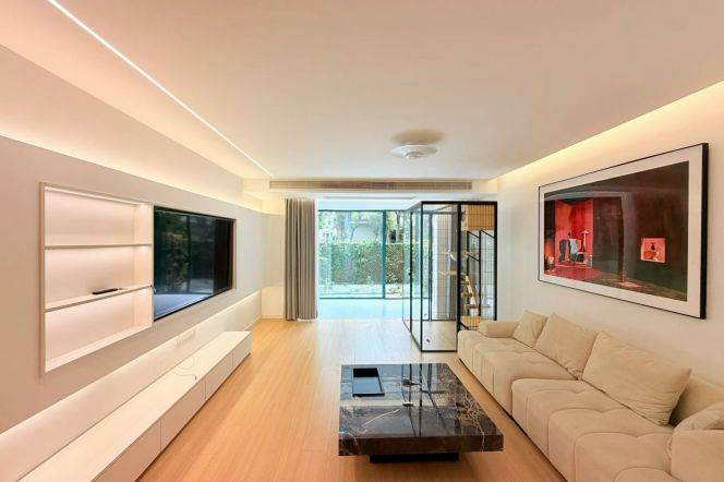 2BR Apartment in Gubei with Floor-to-Ceiling Windows (L2)