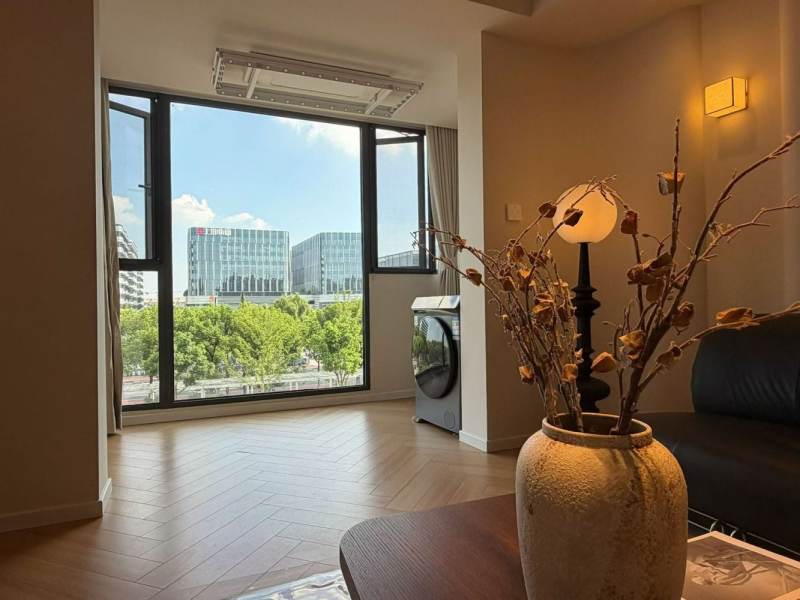 Housing image — Balcony