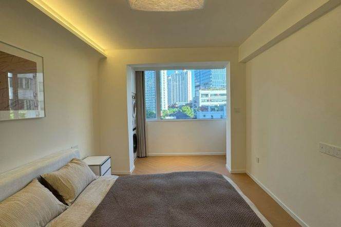 1BR Apartment in Jing'an (L7)