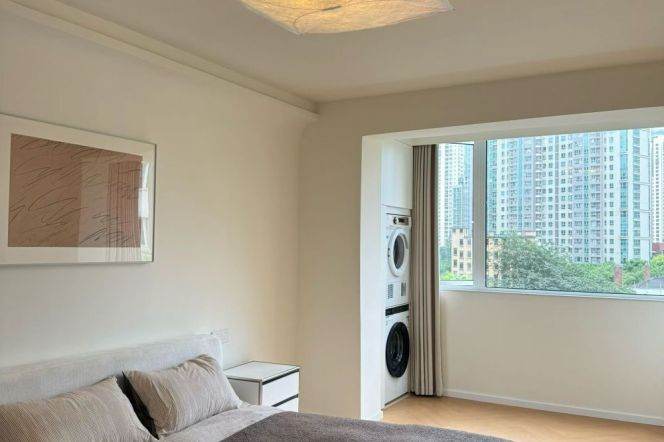 1BR Apartment near Changping Rd Metro with Green View (L7)