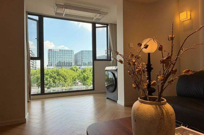 2BR Apartment in Hongqiao CBD (L10)