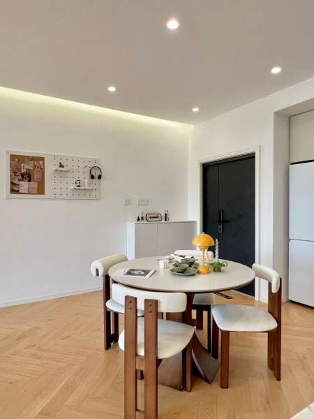 Housing image — Dining Area