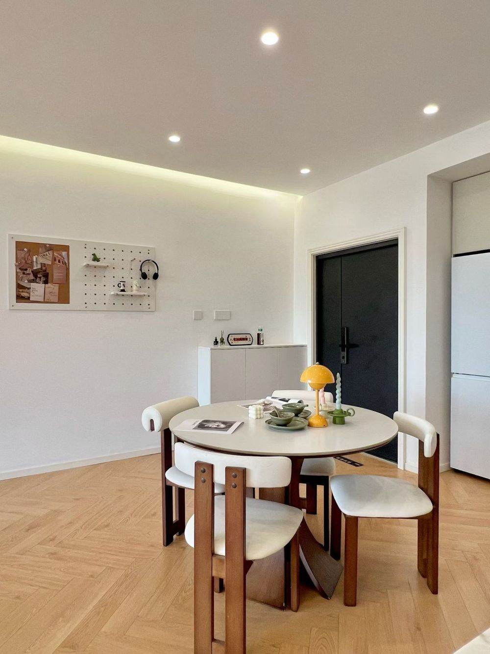 Housing image — Dining Area