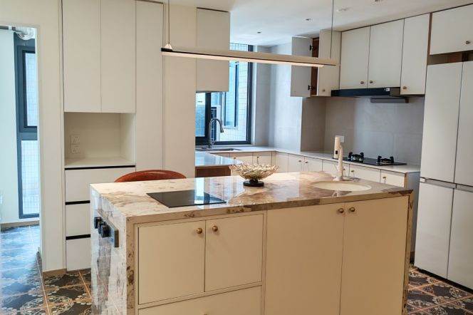 High-Floor Spacious 3BR Apartment near Changshou Rd Metro (L13)