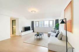 High-Floor 3BR Apartment near South Xizang Rd Metro (L4/L8)