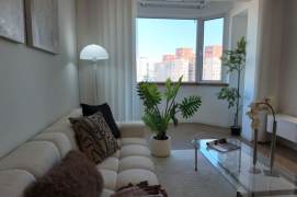 High-Floor Spacious 1BR Apartment near Changshou Rd Metro (L7/L13)