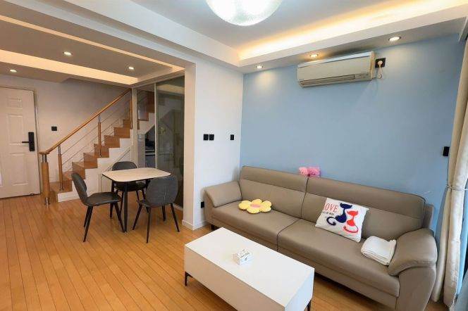 3BR Apartment in Jing'an with River View (L13)