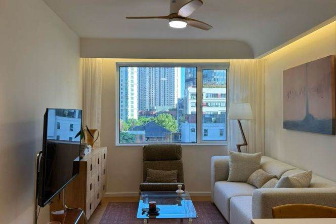 1BR Apartment in Jing'an (L7)