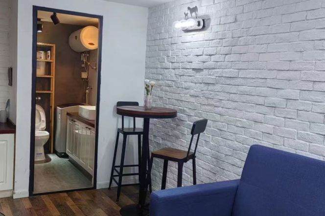 Short-Term Spacious 1BR Apartment at Tongji Garden