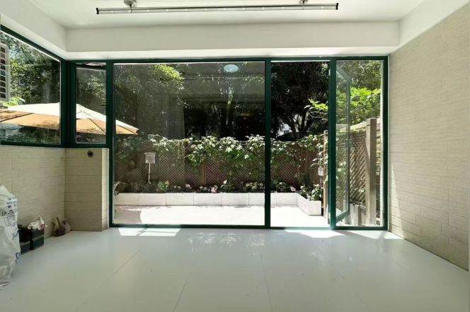 2BR Apartment in Gubei with Floor-to-Ceiling Windows (L2)