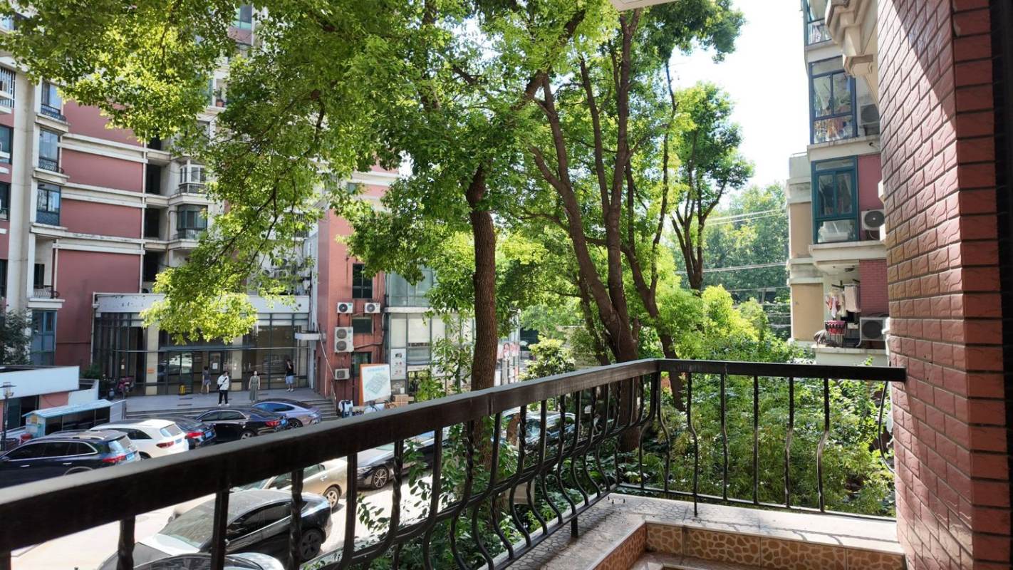 Housing image — Balcony