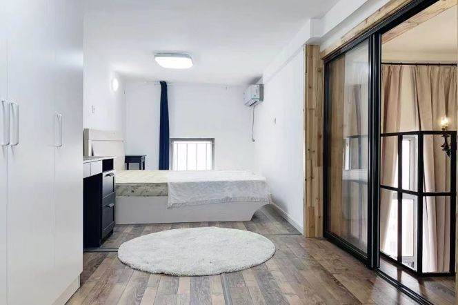 Short-Term Spacious 1BR Apartment at Tongji Garden