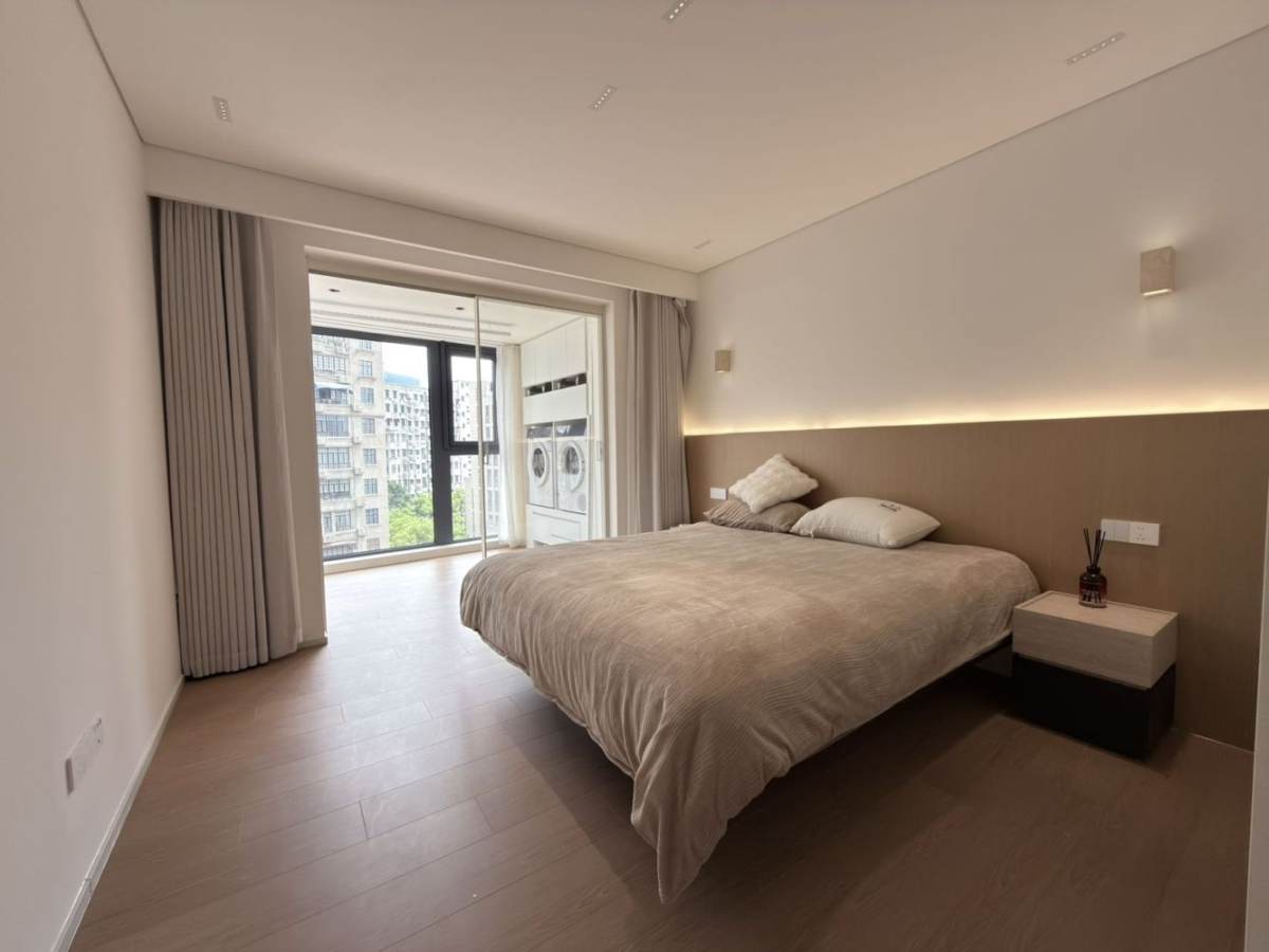 Housing image — Bedroom