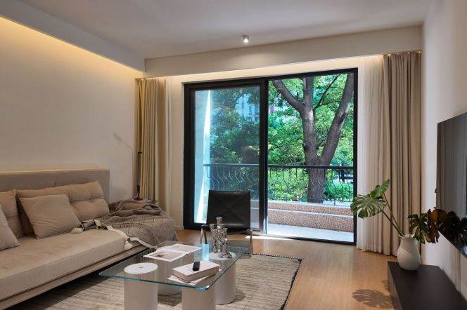 3BR Apartment in Gubei with Terrace (L2/L15)