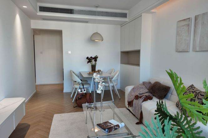 High-Floor Spacious 1BR Apartment near Changshou Rd Metro (L7/L13)