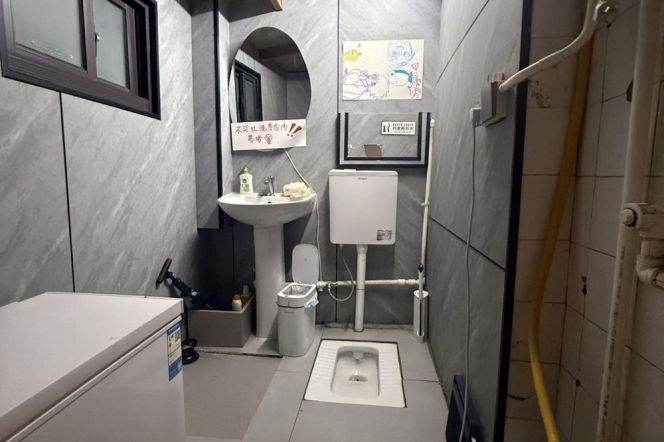 Studio Commercial Space near South Huangpi Road Metro (L1/L14)