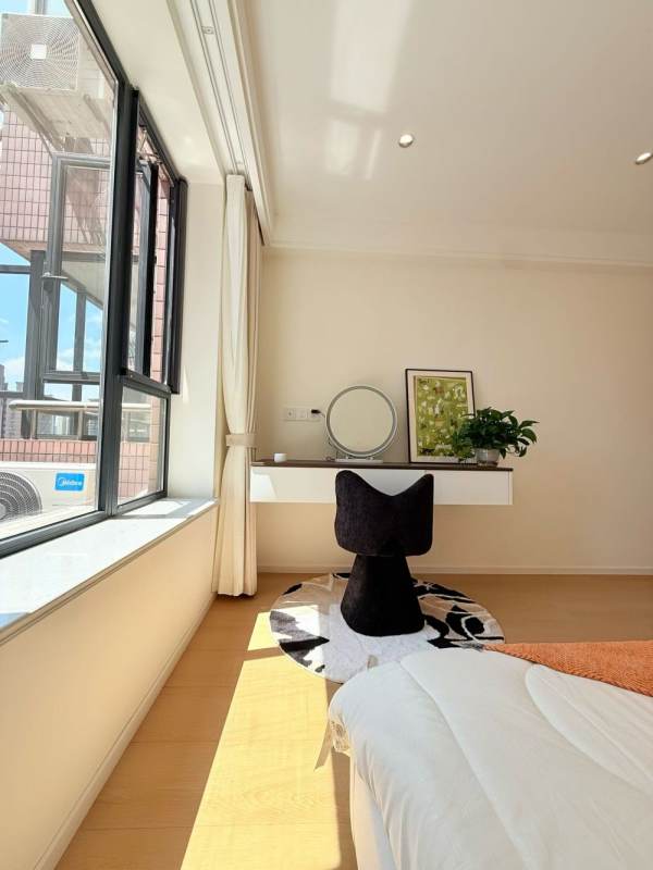 Housing image — Bedroom