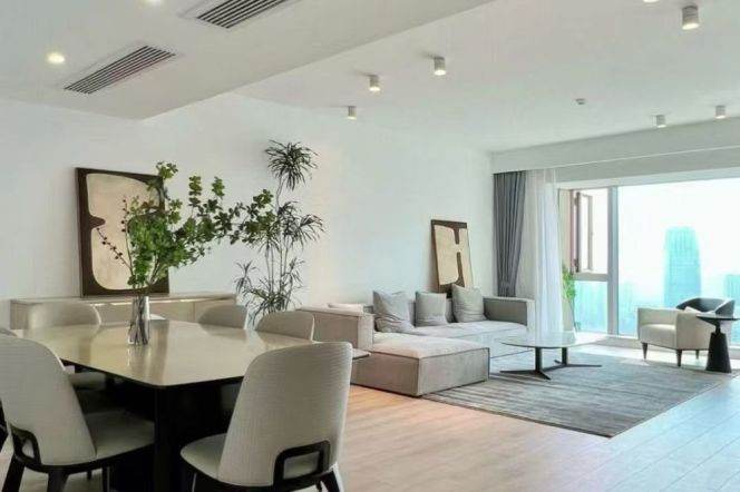 High-Floor Spacious 2BR Apartment near Shangcheng Rd Metro