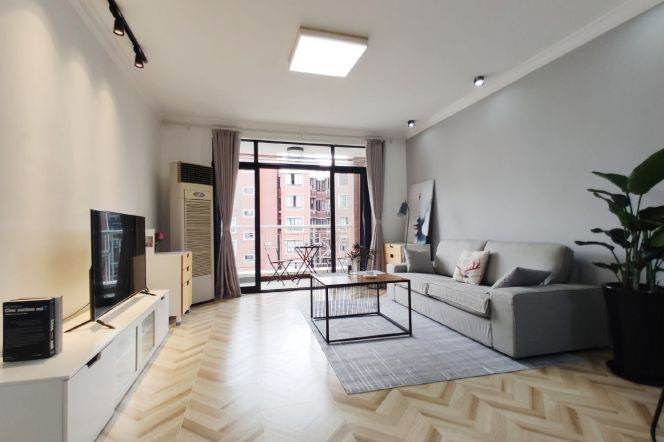 Spacious 1BR Apartment in Gubei