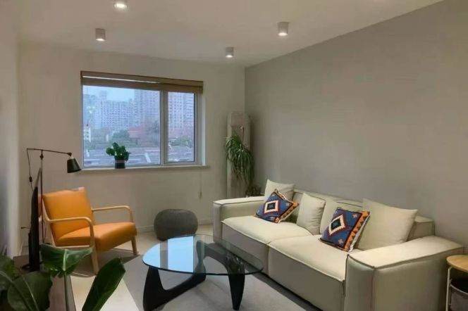 2BR Apartment in Jing'an (L7)