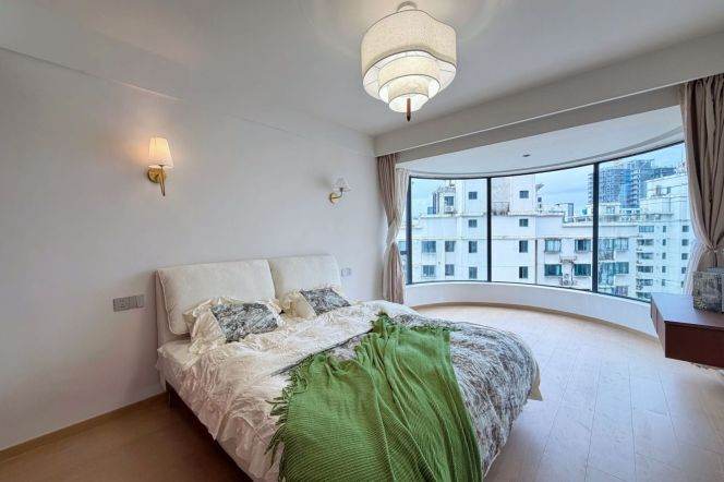 High-Floor 3BR Apartment near Linping Rd Metro with Floor-to-Ceiling Windows