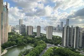 High-Floor Spacious 4BR Apartment near Shangcheng Rd Metro