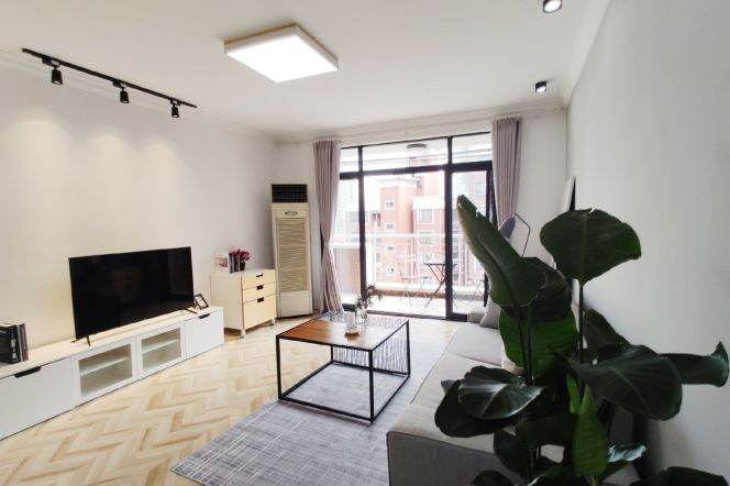 Spacious 1BR Apartment in Gubei